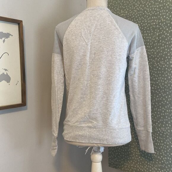 Athleta Light Gray Citytime Gray Mesh Shoulder Pullover Top Size XS - Picture 5 of 9